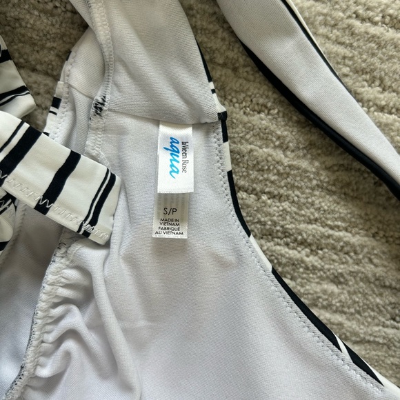 Aqua Bikini - Picture 4 of 5